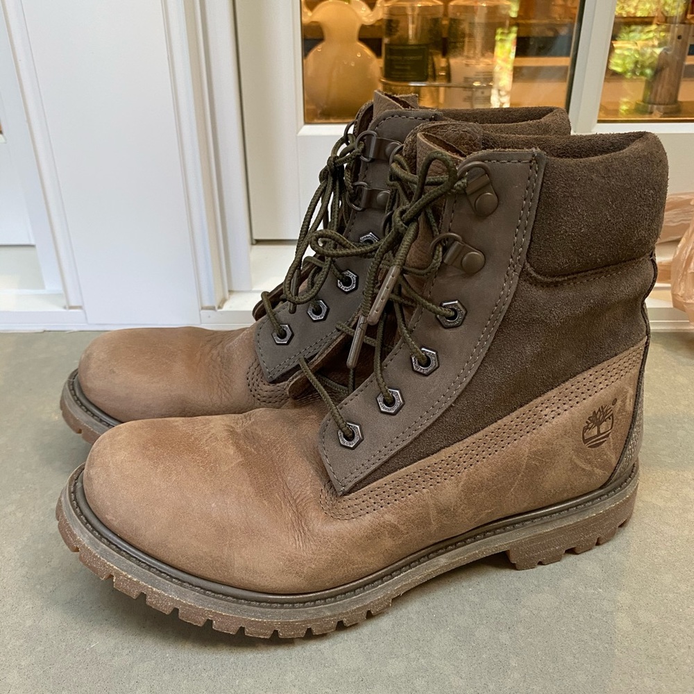 Timberland Women’s Classic Distressed Lace Up Boot